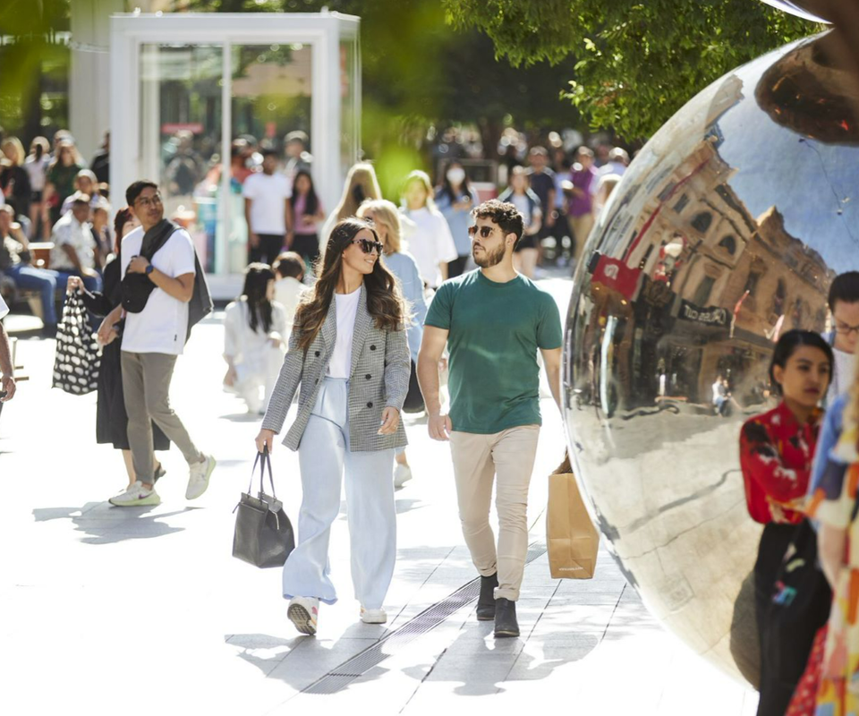 Two people shopping in the Mall