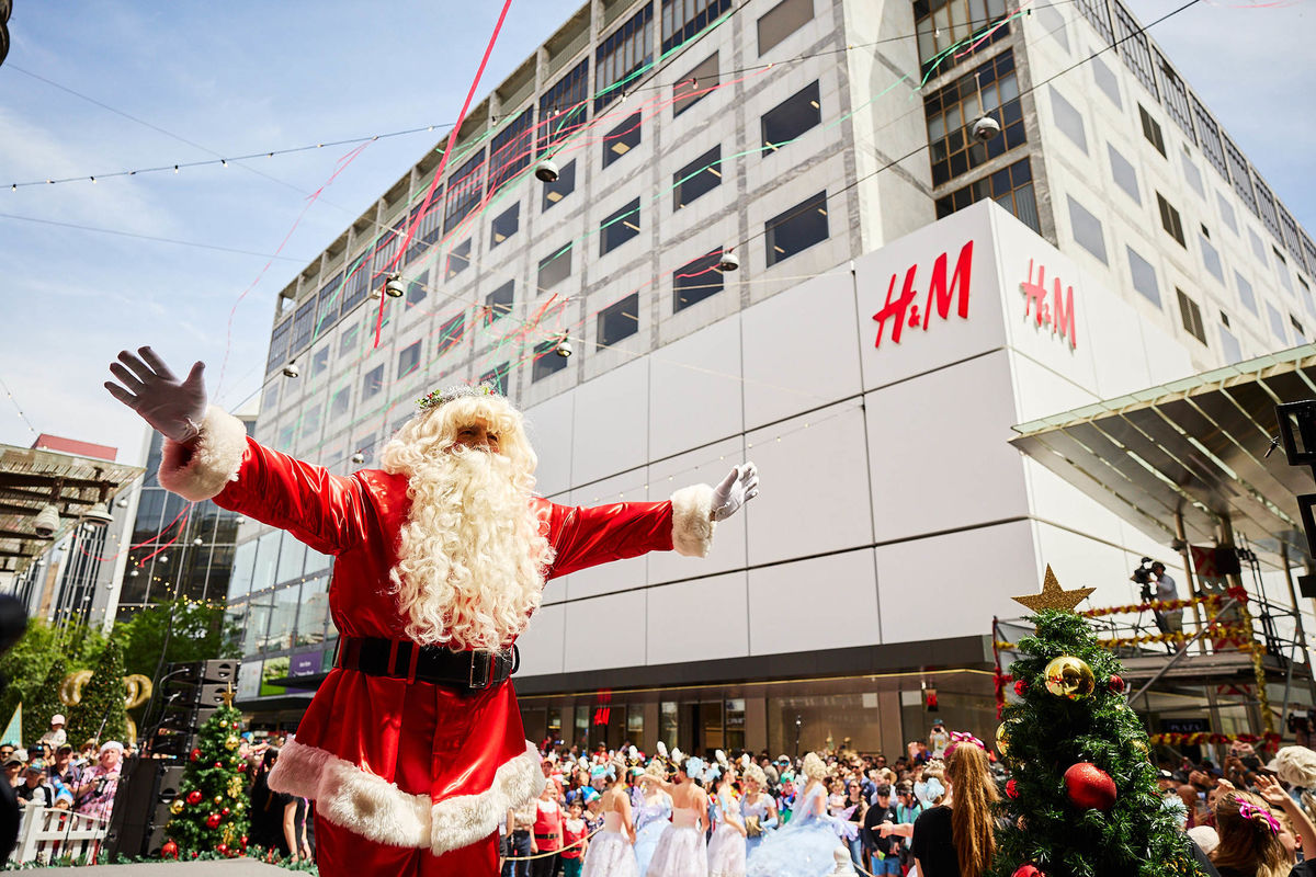 Santa in front of H&M building