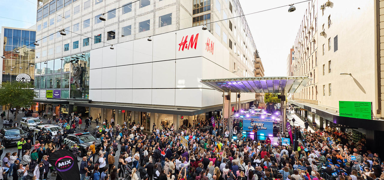 Crowd for Sammy in Gawler Place Canopy