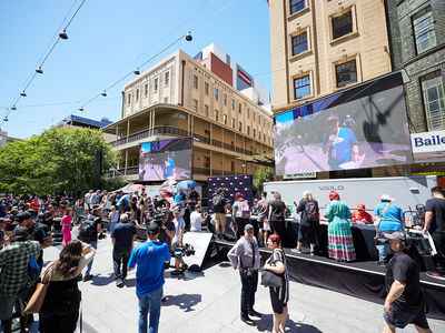 Crowds surrounding the VAILO 500 Supercar signing session